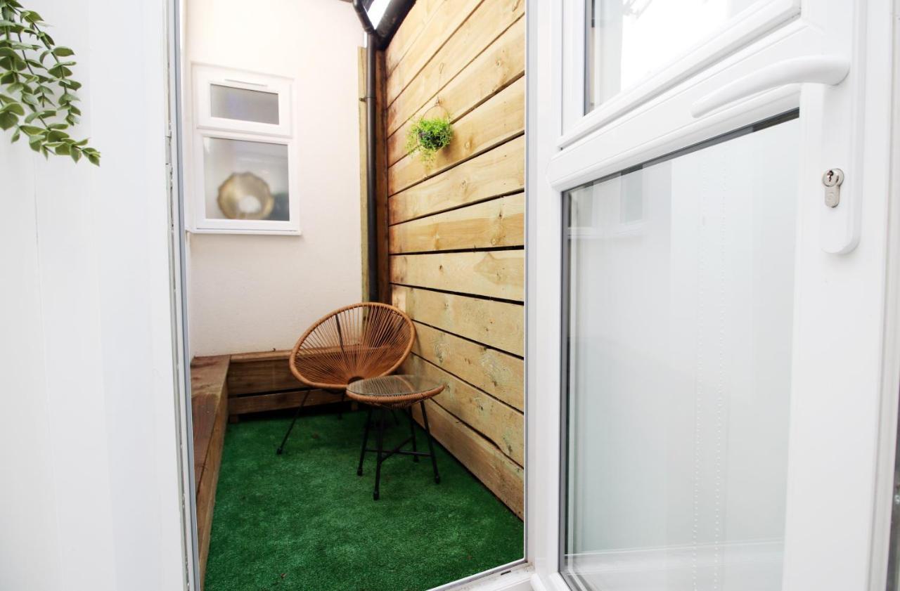 New Spacious 2 Bed Getaway - Private Courtyard! - Underfloor Heating Cardiff Luaran gambar