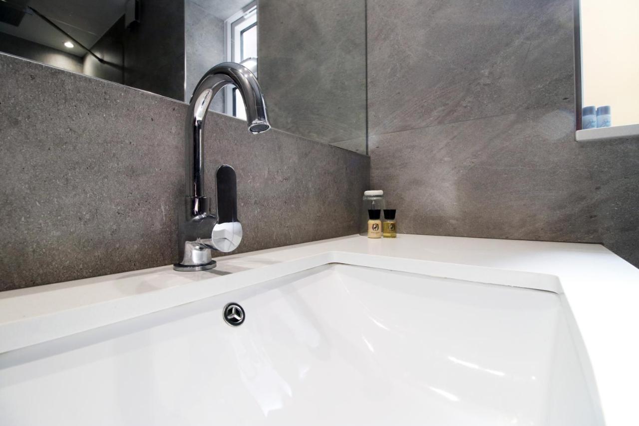 New Spacious 2 Bed Getaway - Private Courtyard! - Underfloor Heating Cardiff Luaran gambar