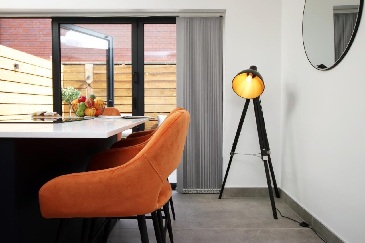 New Spacious 2 Bed Getaway - Private Courtyard! - Underfloor Heating Cardiff Luaran gambar