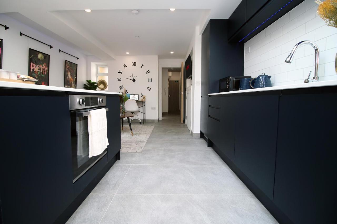 New Spacious 2 Bed Getaway - Private Courtyard! - Underfloor Heating Cardiff Luaran gambar
